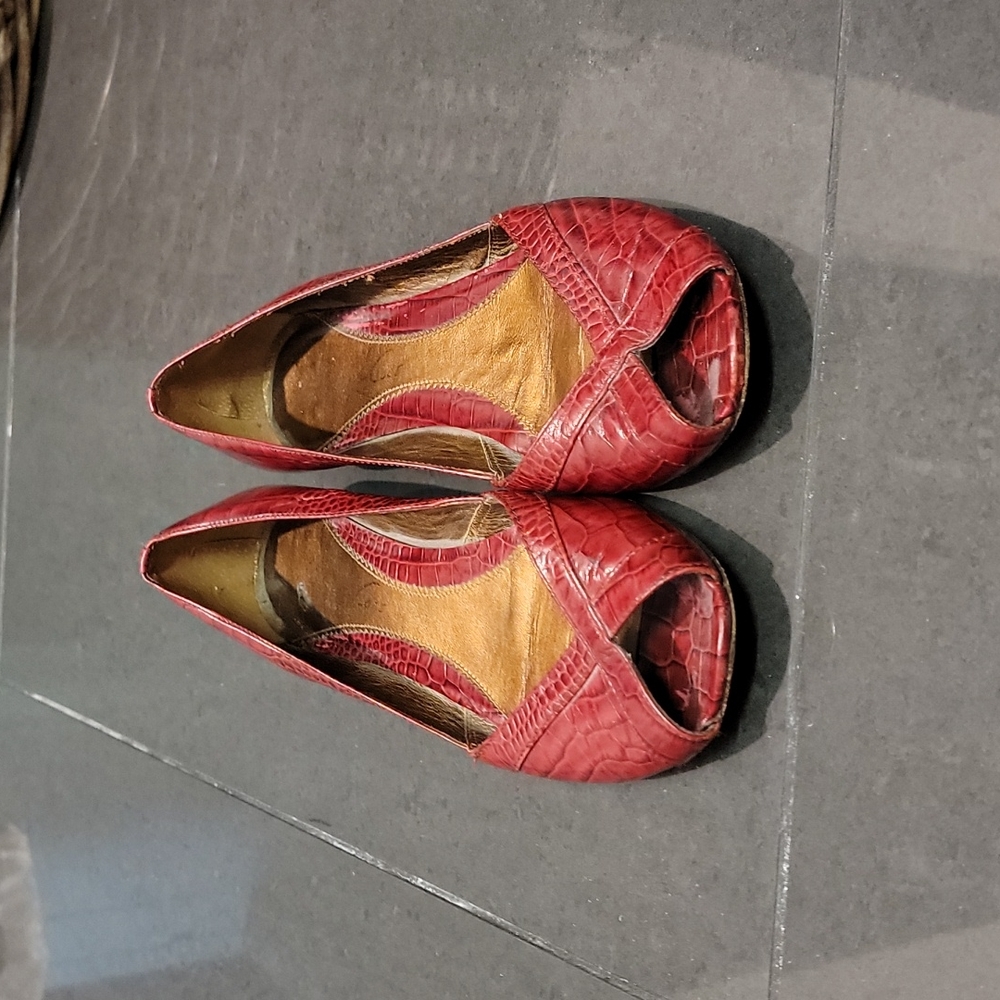 Kenneth Cole 7.5 Red flats